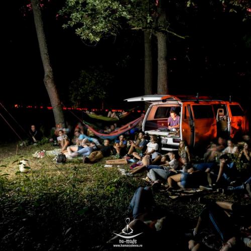 Proiectii de filme la hamaceala